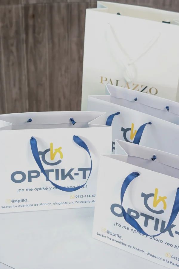 Interior de la boutique OPTIK-T
