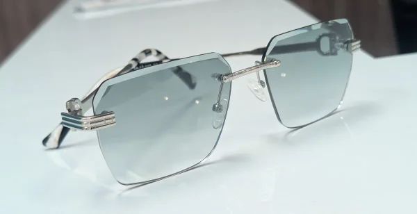 Lentes de Sol OPTIK-T en playa